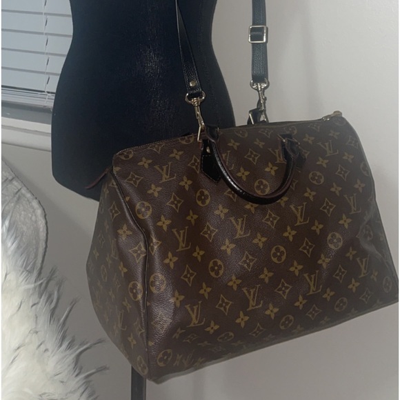 Authentic Louis Vuitton Monogram Speedy 35 Handbag 👜 - Picture 3 of 16